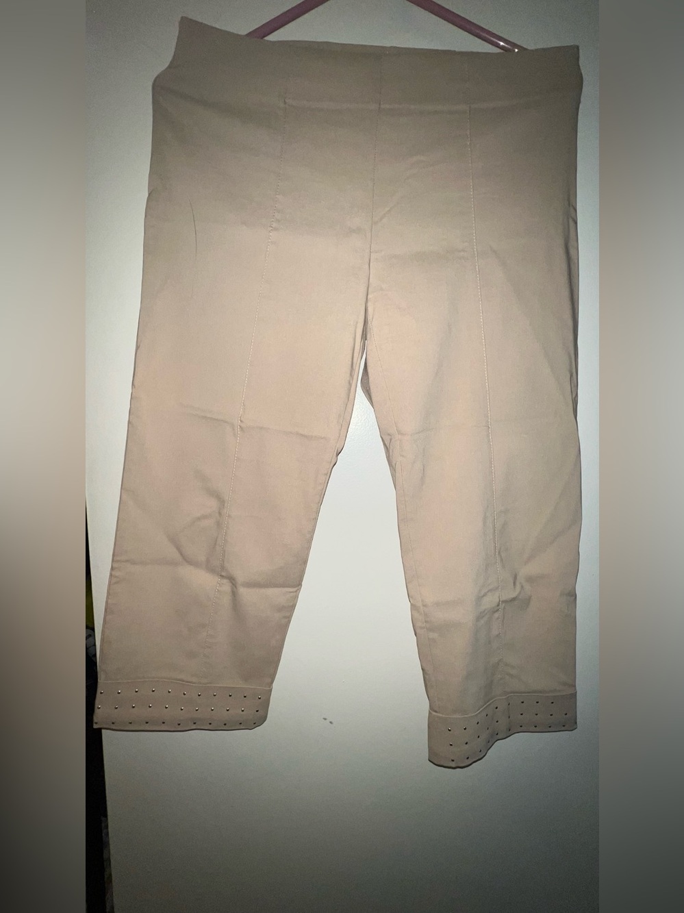 BCASUAL Beige Capris Size Small